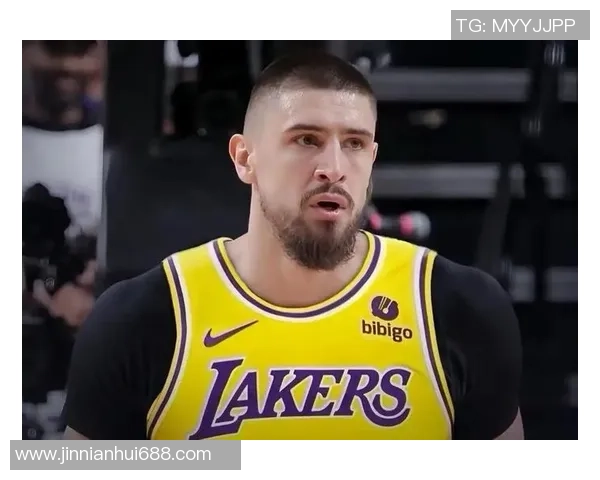 首节狄龙表现平平仅得5分布克状态低迷仅得4分